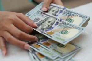 سعر الدوﻻر فى مصر اليوم